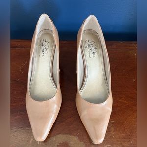 Life Stride camel colored pump.
